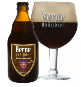 Abt-generaal Quadrupel glas en fles